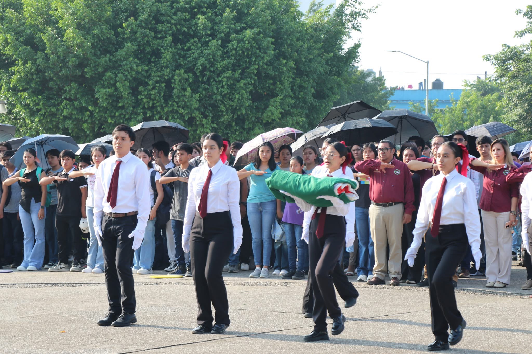Izamiento de nuestra Bandera Nacional en conmemoración del Día Internacional de las Mujeres Indígenas. Izamiento de nuestra Bandera Nacional en conmemoración del Día Internacional de las Mujeres Indígenas.